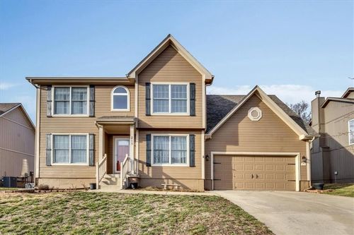 213 Ne Paseo Place, Blue Springs, MO, 64014 | Card Image