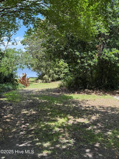 1704 River Dr, New Bern, NC, 28560-3039 | Card Image