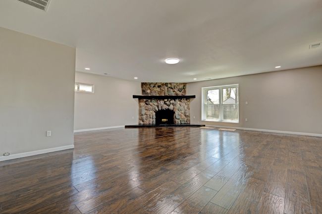 28) Great Room | Image 22