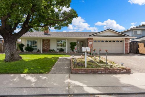 1018 E Edison St, Manteca, CA, 95336-3808 | Card Image