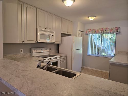 b102-5622 Woodmere Lake Cir, NAPLES, FL, 34112-2702 | Card Image