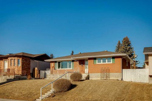 256 Huntridge Rd Ne, Calgary, AB, T2K4B6 | Card Image