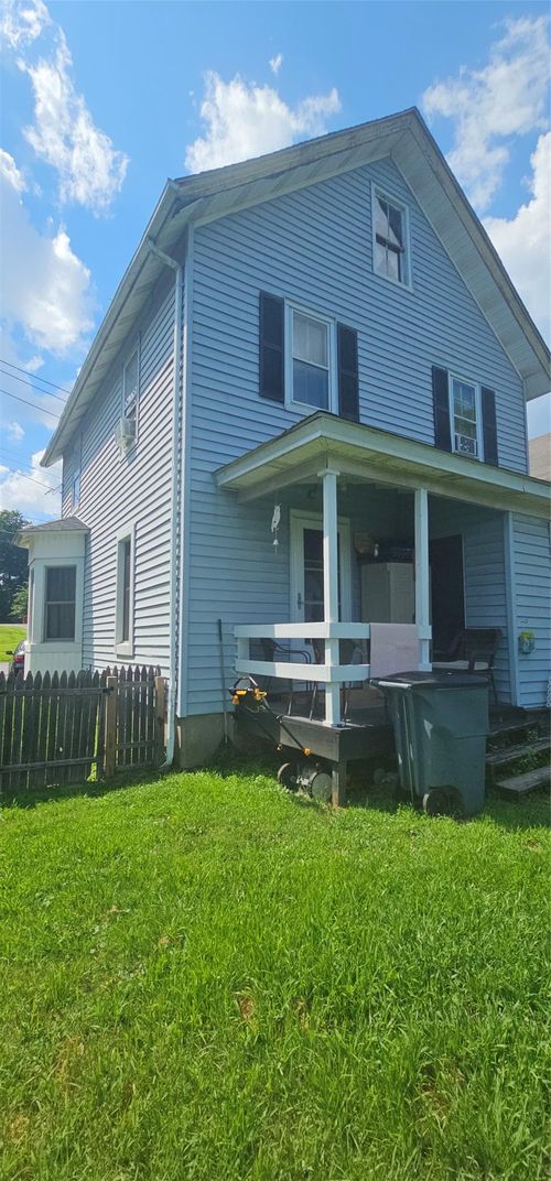 7 Elm St, Pawling, NY, 12564-1005 | Card Image