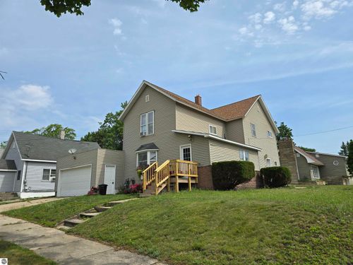 615 Maple St, Cadillac, MI, 49601-2338 | Card Image