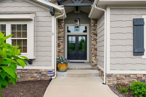 9900 W 152nd St, Overland Park, KS, 66221-8242 | Card Image