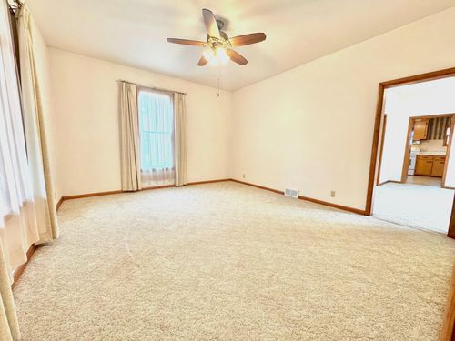 302 W Marshall Street, Marshall, MN, 56258 | Card Image