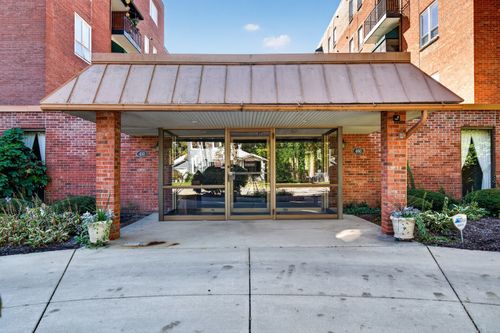3d-450 W Downer Pl, Aurora, IL, 60506-5179 | Card Image