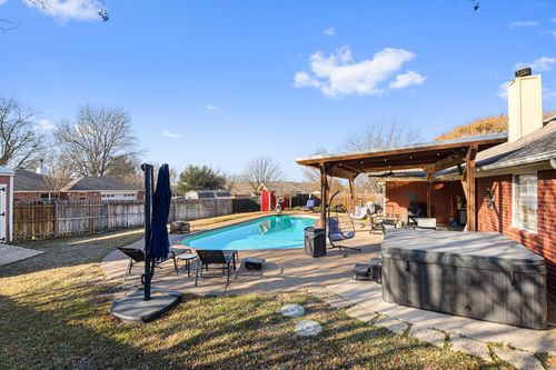 1701 Oakmeadow Dr, Decatur, TX, 76234-3249 | Card Image