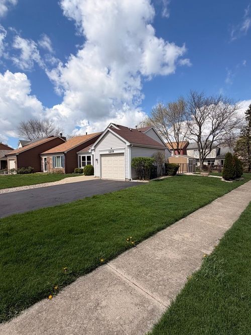 1219 Huntington Dr, Mundelein, IL, 60060-3228 | Card Image
