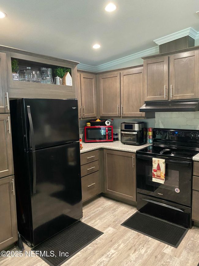 27303 New Front St, House other with 3 bedrooms, 2 bathrooms and null parking in Hilliard FL | Image 7