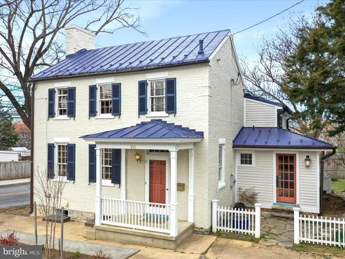 300 E Liberty St, CHARLES TOWN, WV, 25414-1826 | Card Image