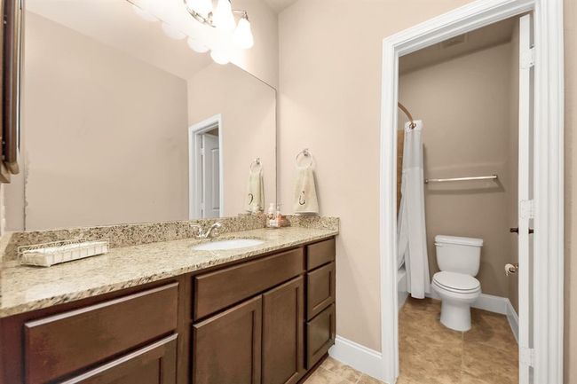 Private vanity area for Bedroom #3 | Image 28