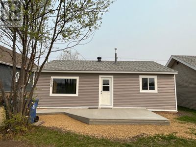 5002 48 Ave, House other with 2 bedrooms, 1 bathrooms and null parking in Pouce Coupe BC | Image 1