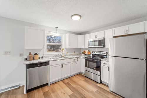 12005 Stacy Trl, CHISAGO CITY, MN, 55013-9377 | Card Image