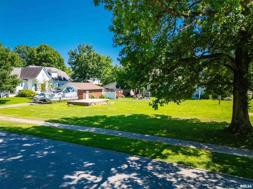 601 S Market St, Marion, IL, 62959-2811 | Card Image