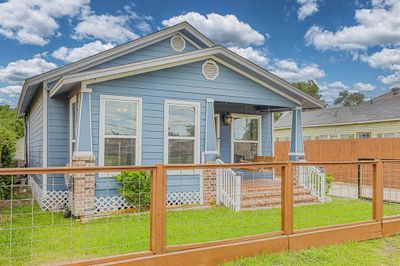 803 Vincent Street, House other with 3 bedrooms, 2 bathrooms and null parking in Houston TX | Image 2