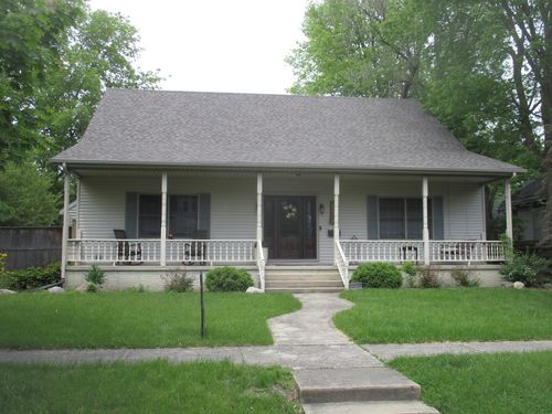 206 E Scott St, Tuscola, IL, 61953-1837 | Card Image