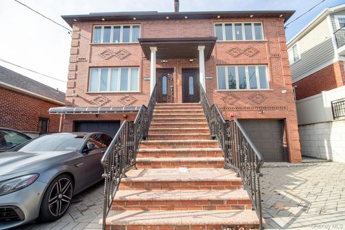 924 129th St, College Point, NY, 11356-1942 | Card Image