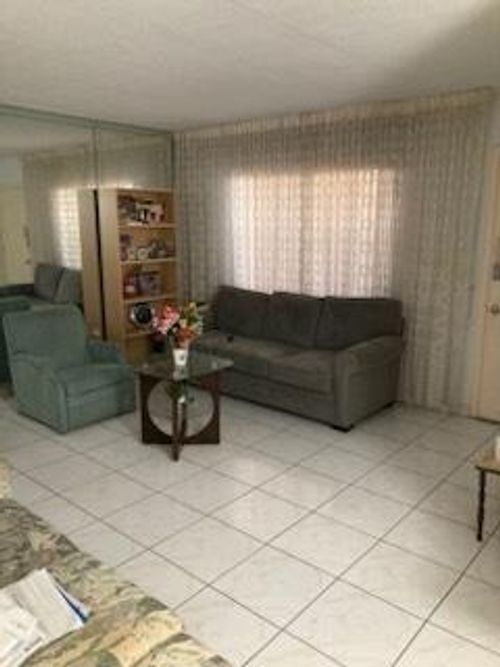 208-17050 Ne 14th Ave, North Miami Beach, FL, 33162-2843 | Card Image