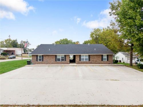201 Highland St, Sweet Springs, MO, 65351-1214 | Card Image