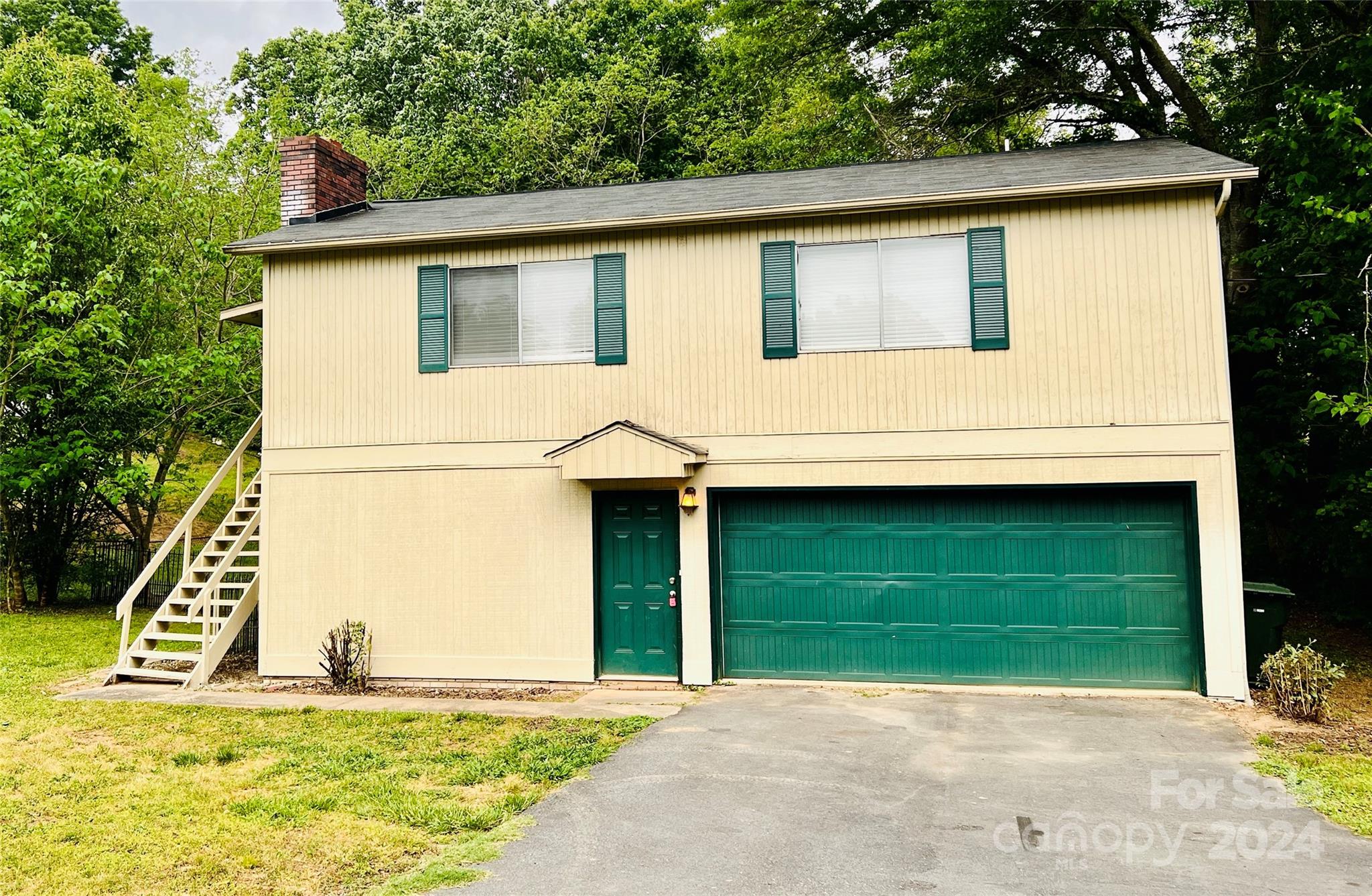 5th St, Hickory, NC 28601