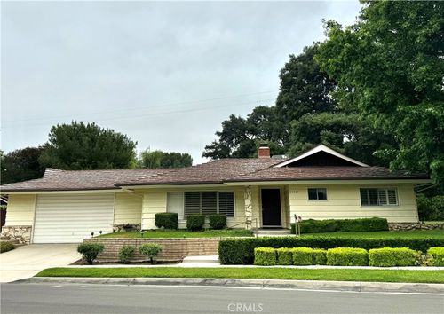 23307 Maple St, Newhall, CA, 91321-3520 | Card Image