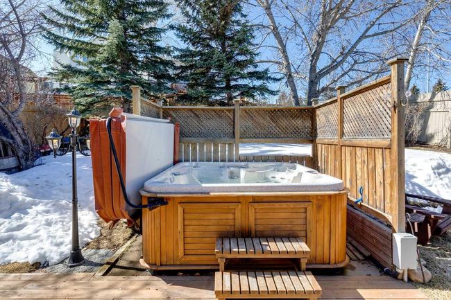 4 Strathwood Bay Sw, Home with 3 bedrooms, 2 bathrooms and 4 parking in Calgary AB | Image 40