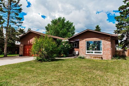 9804 77 Ave, Grande Prairie, AB, T8V3Y9 | Card Image