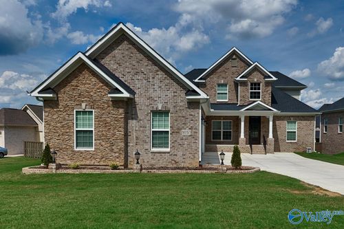 8037 Goose Ridge Dr Se, Owens Cross Roads, AL, 35763-8882 | Card Image