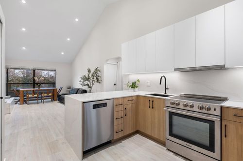 408-1363 Clyde Ave, West Vancouver, BC, V7T2W9 | Card Image