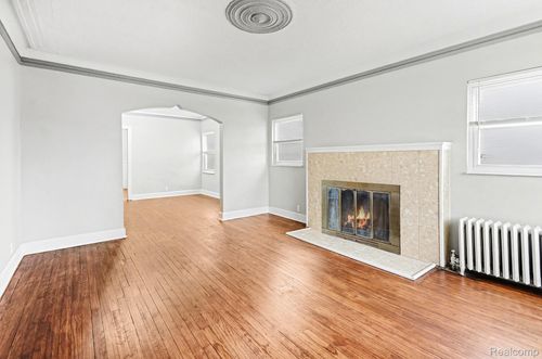 15065 Lincoln Ave, Eastpointe, MI, 48021-2844 | Card Image