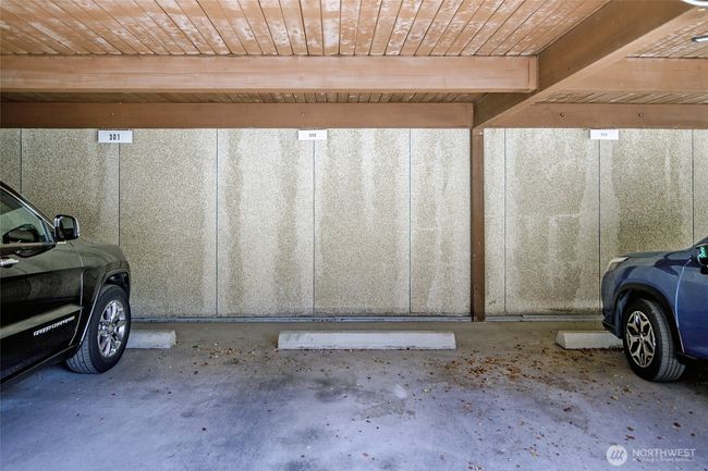 Parking spot and entrance to building are covered! | Image 26