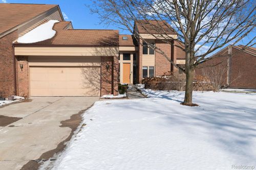 29709 Deer Run, Farmington Hills, MI, 48331-1979 | Card Image