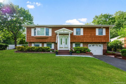 8 Reggie Dr, Wappingers Falls, NY, 12590-4209 | Card Image