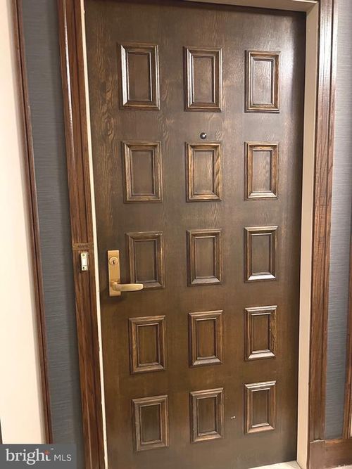 apt-1001s-1300 Crystal Dr, ARLINGTON, VA, 22202-3256 | Card Image