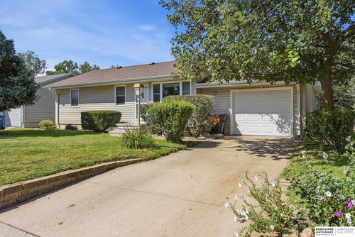 618 S Pine Street, Valley, NE, 68064 | Card Image