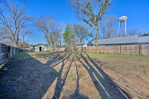 529 Giddings St, Lexington, TX, 78947-6363 | Card Image