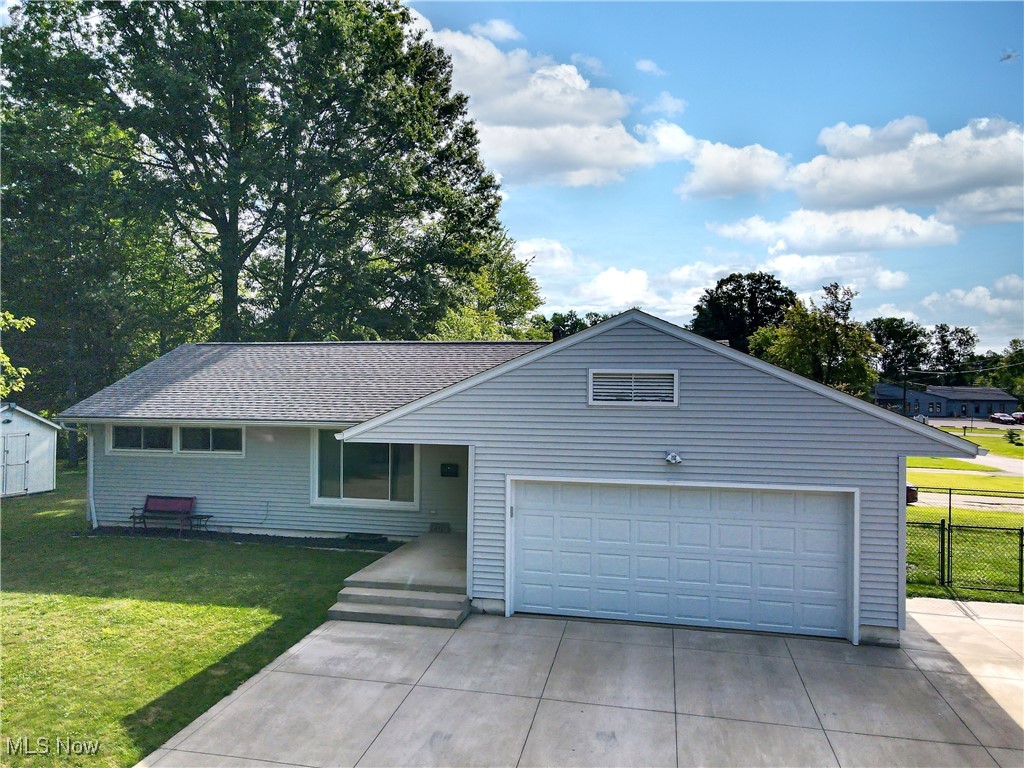 Crestwood Dr, Ravenna, OH 44266