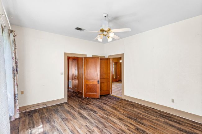 911 N Avenue C, House other with 3 bedrooms, 2 bathrooms and null parking in Elgin TX | Image 31