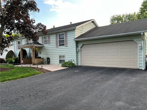 39 Briarwood Dr, Lockport, NY, 14094-5103 | Card Image