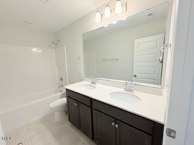 KF 427 Hall Bath | Image 18