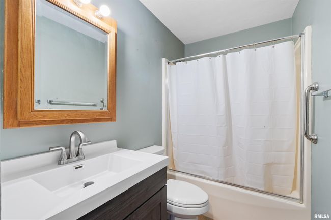 2501 26 Th Avenue Ct, Condo with 2 bedrooms, 1 bathrooms and null parking in Rock Island IL | Image 13