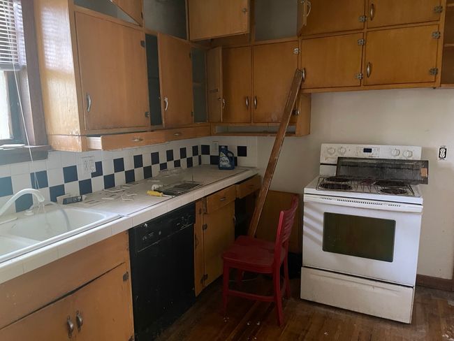 1305 E Broadway St, House other with 3 bedrooms, 1 bathrooms and 2 parking in Streator IL | Image 5