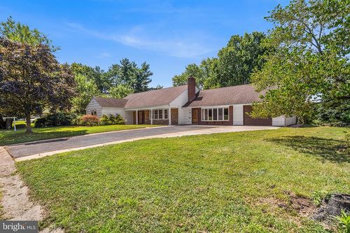 74 Country Club Rd, WILLINGBORO, NJ, 08046-3504 | Card Image