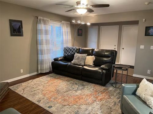 2450 S 34th St, Decatur, IL, 62521-4903 | Card Image