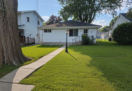 233 Randolph Ave, Bradley, IL, 60915-2521 | Card Image