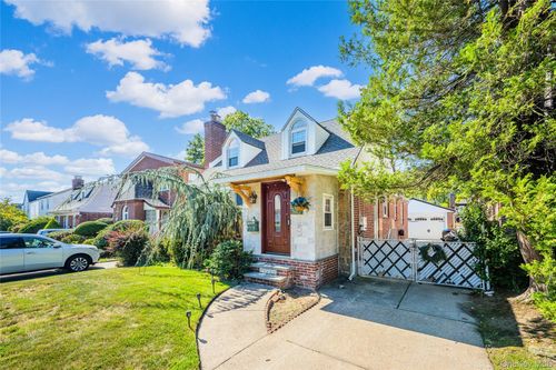 5612 212th St, Bayside Hills, NY, 11364-1820 | Card Image