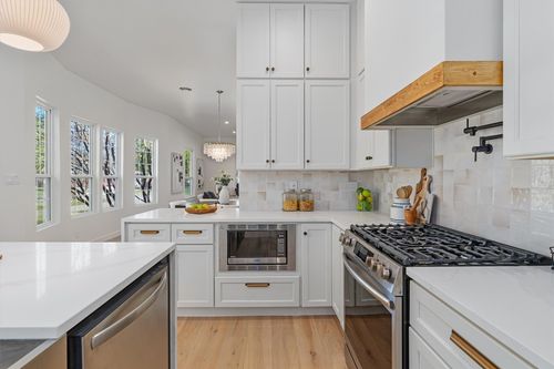 1207 Lexington St, Taylor, TX, 76574-2608 | Card Image