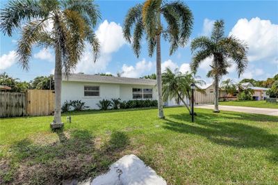 1900 Se Madison Street, House other with 2 bedrooms, 2 bathrooms and 1 parking in Stuart FL | Image 2