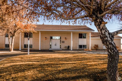 1105 S 500 W, Vernal, UT, 84078-4708 | Card Image